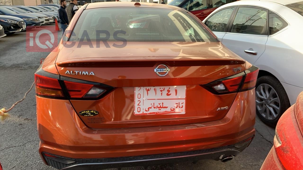 نيسان ألتيما
